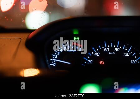 Moderne Auto beleuchtet Dashboard closeup Stockfoto