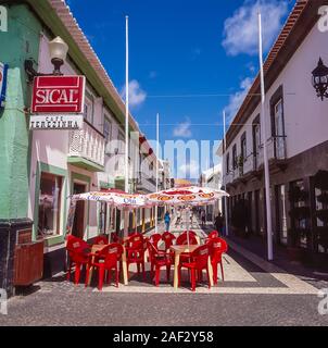 Die bunte Straße Szene auf der Insel Faial und die Inseln Stadt Horta auf den Azoren Inseln Stockfoto