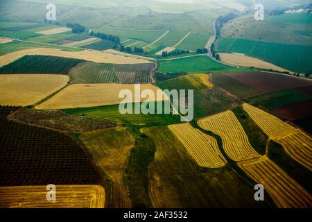 Luftaufnahmen. Erhöhten Blick auf landwirtschaftlichen Feldern in Jesreel Tal, Israel Stockfoto