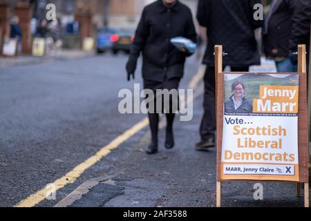 Selkirk, Schottland - 12 Dezember 2019 *** BRITISCHEN allgemeinen Wahl. Berwickshire, Roxburgh und Selkirk Wahlkreis. *** Wahllokal in Selkirk, wo die Wähler an die Urnen am Donnerstag, den 12. Dezember 2019. Kandidaten in den Berwickshire, Roxburgh und Selkirk Wahlkreis Ian Davidson, Scottish Labour Party Calum Kerr, Scottish National Party (SNP) John Lamont, der Schottischen Konservativen und Unionist Party Jenny Marr, schottischen liberalen Demokraten. Bild: Rob Grau/Alamy leben Nachrichten Stockfoto