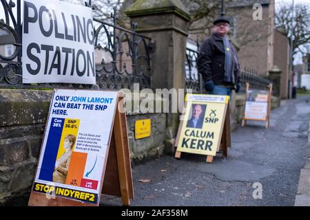 Selkirk, Schottland - 12 Dezember 2019 *** BRITISCHEN allgemeinen Wahl. Berwickshire, Roxburgh und Selkirk Wahlkreis. *** Wahllokal in Selkirk, wo die Wähler an die Urnen am Donnerstag, den 12. Dezember 2019. Kandidaten in den Berwickshire, Roxburgh und Selkirk Wahlkreis Ian Davidson, Scottish Labour Party Calum Kerr, Scottish National Party (SNP) John Lamont, der Schottischen Konservativen und Unionist Party Jenny Marr, schottischen liberalen Demokraten. Bild: Rob Grau/Alamy leben Nachrichten Stockfoto