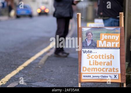 Selkirk, Schottland - 12 Dezember 2019 *** BRITISCHEN allgemeinen Wahl. Berwickshire, Roxburgh und Selkirk Wahlkreis. *** Wahllokal in Selkirk, wo die Wähler an die Urnen am Donnerstag, den 12. Dezember 2019. Kandidaten in den Berwickshire, Roxburgh und Selkirk Wahlkreis Ian Davidson, Scottish Labour Party Calum Kerr, Scottish National Party (SNP) John Lamont, der Schottischen Konservativen und Unionist Party Jenny Marr, schottischen liberalen Demokraten. Bild: Rob Grau/Alamy leben Nachrichten Stockfoto