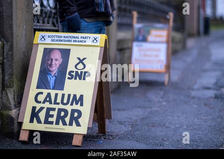 Selkirk, Schottland - 12 Dezember 2019 *** BRITISCHEN allgemeinen Wahl. Berwickshire, Roxburgh und Selkirk Wahlkreis. *** Wahllokal in Selkirk, wo die Wähler an die Urnen am Donnerstag, den 12. Dezember 2019. Kandidaten in den Berwickshire, Roxburgh und Selkirk Wahlkreis Ian Davidson, Scottish Labour Party Calum Kerr, Scottish National Party (SNP) John Lamont, der Schottischen Konservativen und Unionist Party Jenny Marr, schottischen liberalen Demokraten. Bild: Rob Grau/Alamy leben Nachrichten Stockfoto