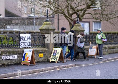 Selkirk, Schottland - 12 Dezember 2019 *** BRITISCHEN allgemeinen Wahl. Berwickshire, Roxburgh und Selkirk Wahlkreis. *** Wahllokal in Selkirk, wo die Wähler an die Urnen am Donnerstag, den 12. Dezember 2019. Kandidaten in den Berwickshire, Roxburgh und Selkirk Wahlkreis Ian Davidson, Scottish Labour Party Calum Kerr, Scottish National Party (SNP) John Lamont, der Schottischen Konservativen und Unionist Party Jenny Marr, schottischen liberalen Demokraten. Bild: Rob Grau/Alamy leben Nachrichten Stockfoto