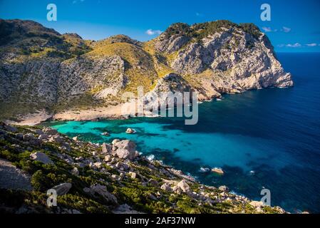 Schönen blauen Wasser des Meeres in Mallorca, Malorca, Spanien. Sommer Urlaub Foto Stockfoto