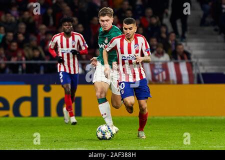 Madrid, Spanien. 11 Dez, 2019. Engel Martin Correa von Atletico de Madrid und Rifat Zhemaletdinov der FC Lokomotiv Moskau während La Liga Match zwischen Atletico de Madrid und FC Lokomotiv Moskau bei Wanda Metropolitano Stadion in Madrid, Spanien. (Final Score: Atletico de Madrid 2 - FC Lokomotiv Moskau 0) Credit: SOPA Images Limited/Alamy leben Nachrichten Stockfoto