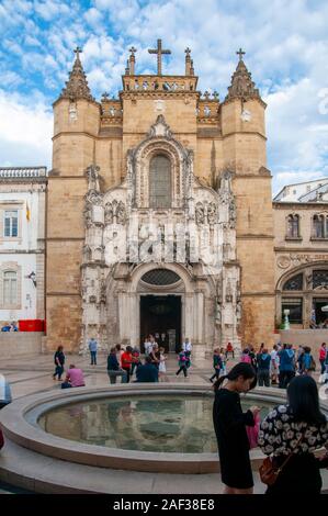 Äußere des Kloster Santa Cruz in Coimbra, Portugal, 1131 gegründet. Stockfoto