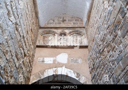 Arco de Almedina. Das Tor in die alte Stadtmauer, Coimbra, Portugal Stockfoto