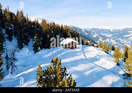 Panorama der Skiort Mayrhofen mit Chalet Haus Österreich Stockfoto