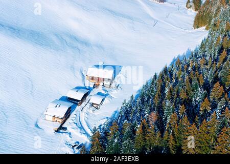 Luftaufnahme auf Skiort Mayrhofen chalet Häuser Österreich Stockfoto