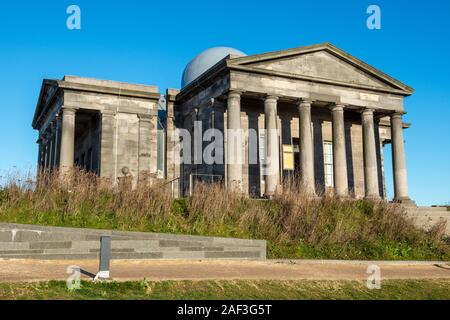 Restaurierte Stadt Sternwarte, jetzt die kollektive Arts Center, auf dem Calton Hill, Edinburgh, Schottland, Großbritannien Stockfoto