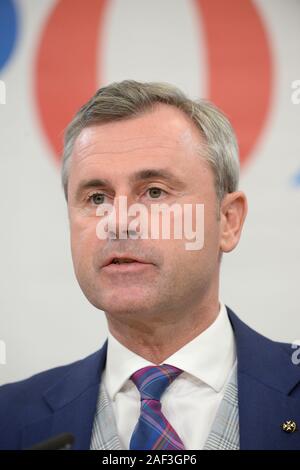 Wien, Österreich. 12. Dezember 2019. Der Vorsitzende der FPÖ (Freiheitspartei Österreich), Norbert Hofer, hält eine Pressekonferenz über die Trennung von drei FPÖ-Mandaten und die Neugründung der "Allianz für Österreich (ADÖ)". Kredit: Franz Perc / Alamy Live News Stockfoto