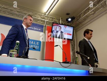 Wien, Österreich. 12. Dezember, 2019. FPÖ (Freiheitliche Partei Österreichs) Bundesvorsitzende (L) Norbert Hofer und der Wiener FPÖ-Landesvorsitzenden (R) Dominik Nepp halten eine Pressekonferenz auf der Abspaltung von drei FPÖ Mandate und die Wiedereinsetzung der "Allianz für Österreich (ADÖ)". Quelle: Franz Perc/Alamy leben Nachrichten Stockfoto