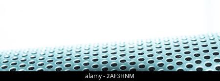 Ocean Blue close-up Metallgitter mit Zellen, die mit unscharfen Kanten Stockfoto