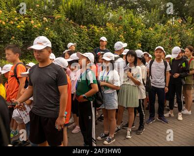 Schülerinnen und Schüler auf Entdeckungsreise, der Platz des Himmlischen Friedens und der Verbotenen Stadt, Peking, China Stockfoto