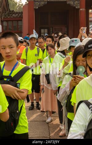 Schülerinnen und Schüler auf Entdeckungsreise, der Platz des Himmlischen Friedens und der Verbotenen Stadt, Peking, China Stockfoto