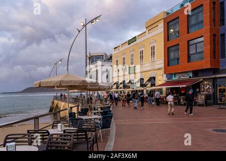 Las Palmas, Gran Canaria, Nov, 2019: Blick auf die Promenade von Playa de las Canteras Strand in Las Palmas de Gran Canaria November 2019 Stockfoto