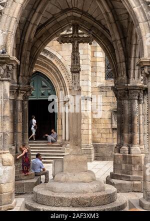 Guimaraes, Portugal - 18 August 2019: Denkmal für die salado Krieg in Oliviera Square in Guimaraes Stockfoto