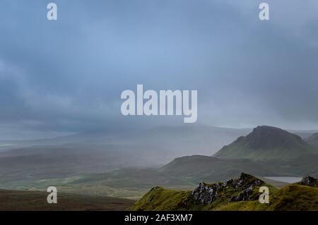 Blick von trotternish Ridge, Isle of Skye, Schottland - dramatische Wolken Stockfoto