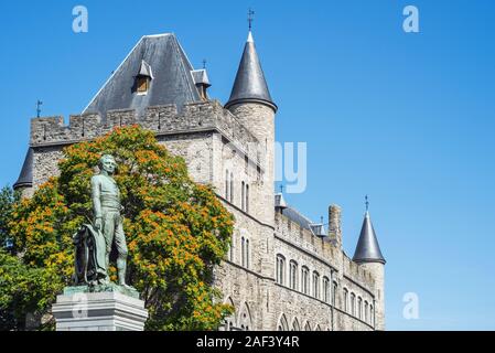 Statue von Lieven Bauwens und Geeraard de Duivelsteen, gotische Burg aus dem 13. Jahrhundert in der Stadt Gent, Flandern, Belgien Stockfoto
