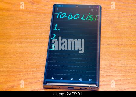 PIATRA Neamt, Rumänien - November 25, 2019: Aufgabenliste auf Samsung Galaxy 10. Stockfoto