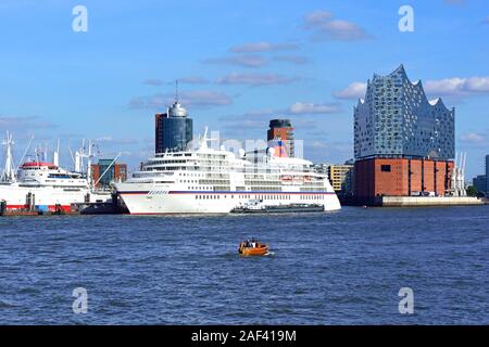 Europa, Deutschland, Hansestadt Hamburg, Elbe, Cap San Diego, Museumsschiff, Passagierschiff Europa, Elbphilharmonie, Stockfoto