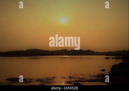 Schönen Sonnenuntergang in Telangana, Indien statt. Stockfoto