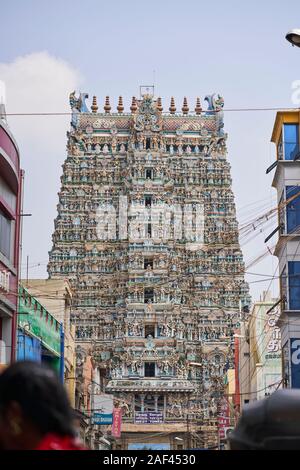 Ein Blick auf die Straße von Meenakshi Amman Tempel in Madurai Stockfoto