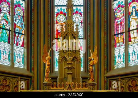 Budapest, Ungarn - Dezember 13, 2019: farbenfrohes Interieur der Matthiaskirche in Buda Castle's Bezirk von Budapest, Ungarn Stockfoto