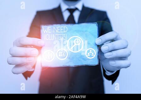 Schreiben Hinweis zeigen wir benötigen Freiwillige. Business Konzept für jemanden der Arbeiten, ohne dafür bezahlt zu werden Stockfoto