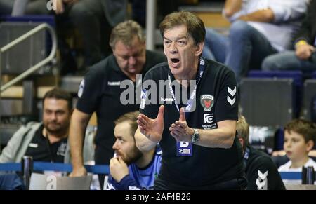 Berlin, Deutschland. 12 Dez, 2019. Handball: Bundesliga, Füchse Berlin - THW Kiel 17. Spieltag, Max-Schmeling-Halle. Berlin Trainer Velimir Petkovic wird Gestikuliert am Spielfeldrand. Credit: Andreas Gora/dpa/Alamy leben Nachrichten Stockfoto