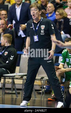 Berlin, Deutschland. 12 Dez, 2019. Handball: Bundesliga, Füchse Berlin - THW Kiel 17. Spieltag, Max-Schmeling-Halle. Berlin Trainer Velimir Petkovic wird Gestikuliert am Spielfeldrand. Credit: Andreas Gora/dpa/Alamy leben Nachrichten Stockfoto