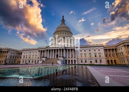 Sturm über United States Capitol Building, Washington DC steigende Stockfoto