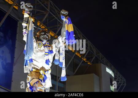 Billy Bremner Bronze Statue auf Bremner Platz vor Leeds United Football Stadion Elland Road. Stockfoto