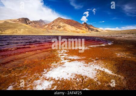 Laguna Miluni ist ein Reservoir gespeist durch eiszeitliche Schmelzwasser aus den Anden Gipfel des Huayna Potosi in den bolivianischen Anden. Wie der Klimawandel die glaci casuses Stockfoto