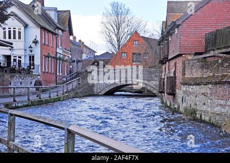 Stadt Brücke über den Fluss, Itchen durch das Zentrum von Winchester, Hampshire, England Großbritannien fließt. Stockfoto