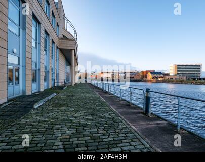 Bauarbeiten auf der Cala Wohnungen Waterfront Plaza Gehäuse Entwicklung, Victoria Quay schottische Regierung Gebäude, Leith, Edinburgh, Schottland, Großbritannien Stockfoto