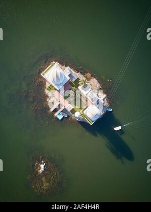 Luftaufnahme von Udaipur Solar Observatory, in Fateh Sagar See Stockfoto