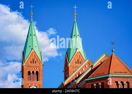 Green Towers der Franziskanerkirche in alten Stadt in Maribor Stockfoto