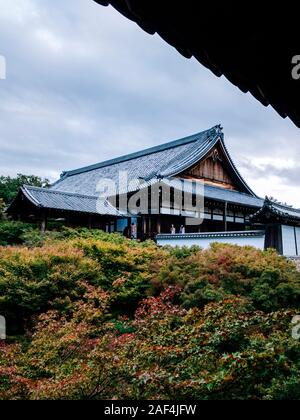 Tofuku-ji in Kyoto/Japan: Blick in die Haupthalle Stockfoto