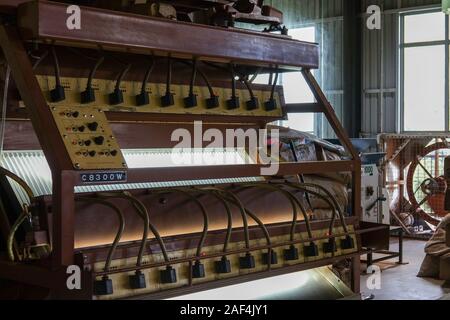 Ramboda, Sri Lanka - Mai 07, 2018: Die Arbeit der Maschine Sortierung Tee in einer Teefabrik in Sri Lanka Stockfoto