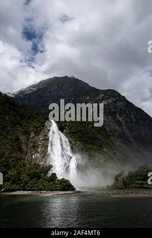 Eine stürmische Milford Sound in South Island, Neuseeland Stockfoto