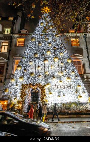 Annabel, Berkeley Square, privaten Club, Restaurant, Bar, aufwändige Weihnachtsdekoration auf der Fassade, London, Großbritannien, Stockfoto
