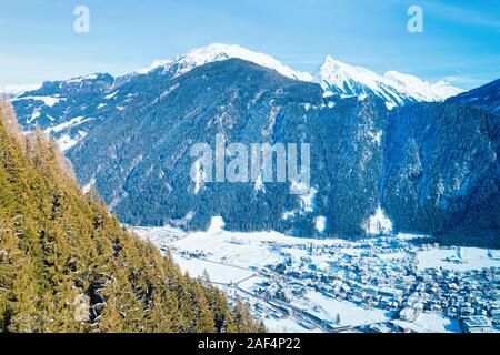 Panorama der Skiort Mayrhofen in Österreich Stockfoto