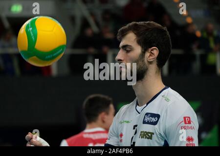 Trento, Italien. 12 Dez, 2019. Aaron Russell (2) Trentino trentinoduring itas Itas vs Fenerbahce HDI Sigorta Istanbul, Volleyball Champions League Männer Meisterschaft in Trento, Italien, 12. Dezember 2019 - LPS/Roberto Tommasini Credit: Roberto Tommasini/LPS/ZUMA Draht/Alamy leben Nachrichten Stockfoto