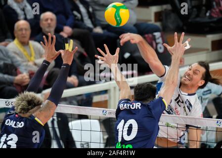 Trento, Italien. 12 Dez, 2019. mitar Djuric (12) Trentino trentinoduring itas Itas vs Fenerbahce HDI Sigorta Istanbul, Volleyball Champions League Männer Meisterschaft in Trento, Italien, 12. Dezember 2019 - LPS/Roberto Tommasini Credit: Roberto Tommasini/LPS/ZUMA Draht/Alamy leben Nachrichten Stockfoto