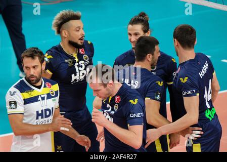 Trento, Italien. 12 Dez, 2019. Glück fenerbahce HDI Sigorta istambulduring Trentino Itas vs Fenerbahce HDI Sigorta Istanbul, Volleyball Champions League Männer Meisterschaft in Trento, Italien, 12. Dezember 2019 - LPS/Roberto Tommasini Credit: Roberto Tommasini/LPS/ZUMA Draht/Alamy leben Nachrichten Stockfoto