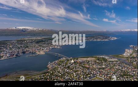 TROMSØ, NORWEGEN - Luftaufnahme der Stadt Tromsø, auf der Insel Tromsøya. Stockfoto