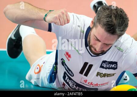 Trento, Italien. 12 Dez, 2019. disperazione von Davide candellaro (11) Während des Trentino Trentino itas Itas vs Fenerbahce HDI Sigorta Istanbul, Volleyball Champions League Männer Meisterschaft in Trento, Italien, 12. Dezember 2019 Quelle: Unabhängige Fotoagentur/Alamy leben Nachrichten Stockfoto