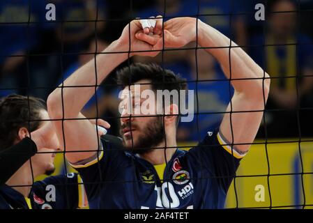 Trento, Italien. 12 Dez, 2019. emre Batur (10.) Fenerbahce HDI Sigorta Istanbul während Trentino Itas vs Fenerbahce HDI Sigorta Istanbul, Volleyball Champions League Männer Meisterschaft in Trento, Italien, 12. Dezember 2019 Quelle: Unabhängige Fotoagentur/Alamy leben Nachrichten Stockfoto